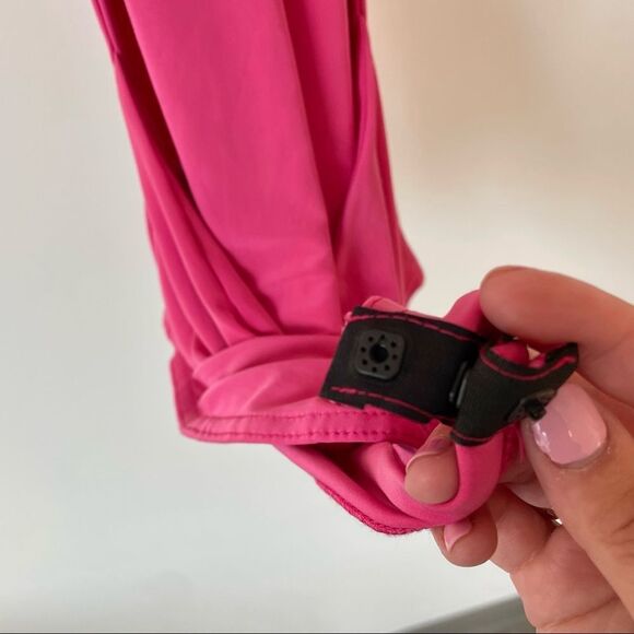 NWOT SOLD OUT Nasty Gal Open Back Halter Bodysuit in Hot Pink Size 2 - Picture 3 of 8